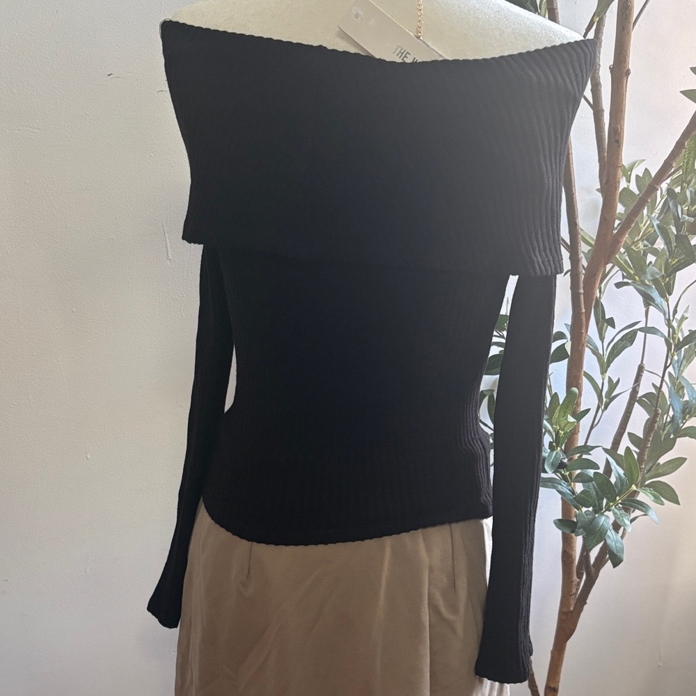Elegant Off-Shoulder Black Sweater - Picture 3 of 4